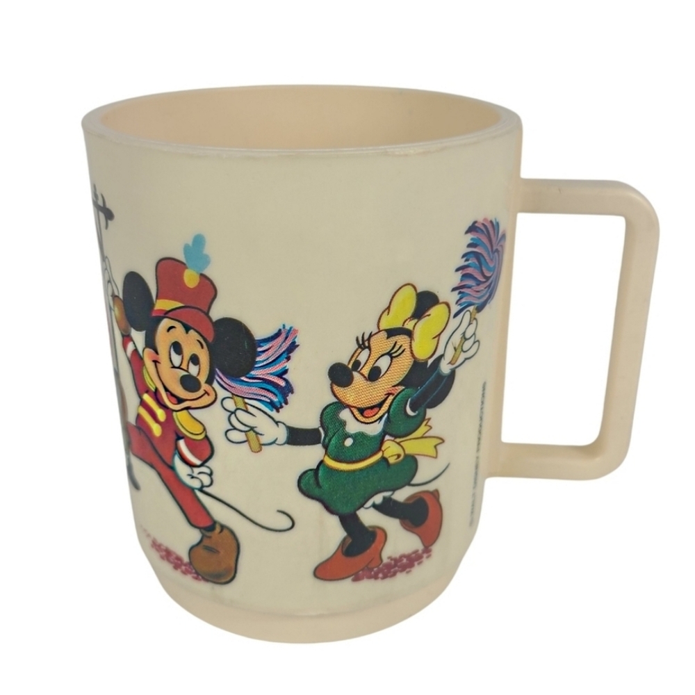 VINTAGE DISNEY CUP CIRCA 1970s